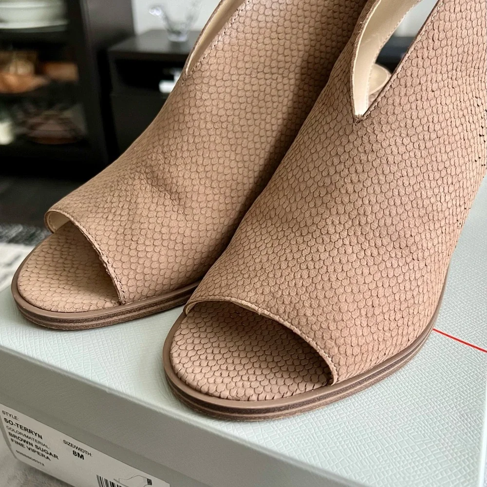 Sole Society Chunky Heeled Sandal - Picture 4 of 8